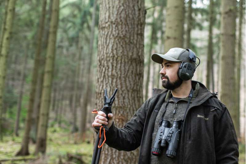 ISOTunes Falkon Hunting Green